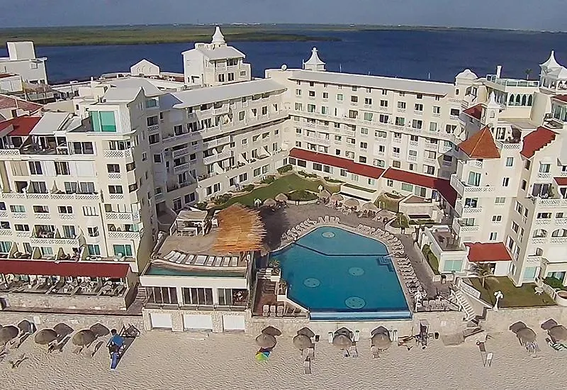 Cancun Plaza Condos 0*,